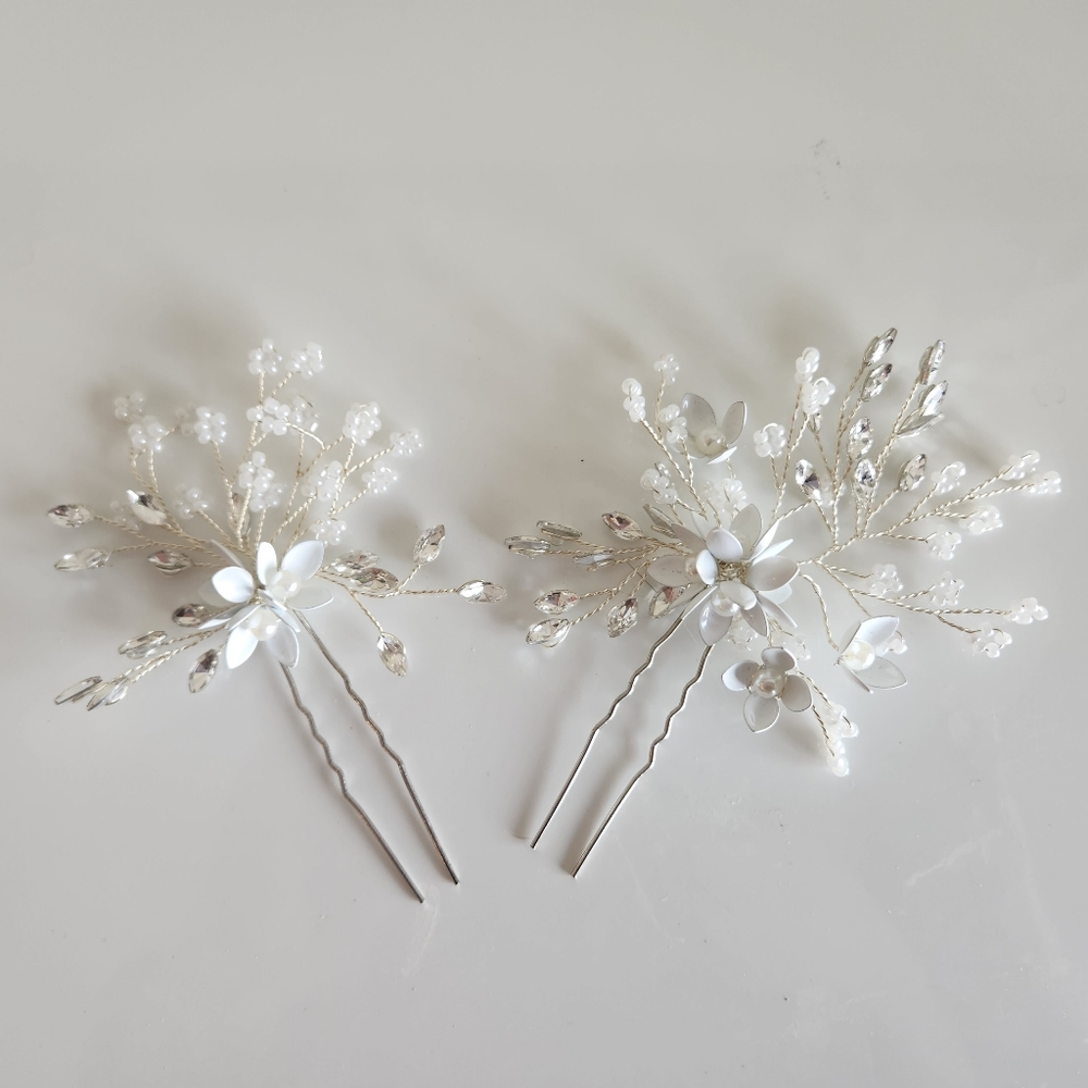 White silver 2 piece floral hair pin